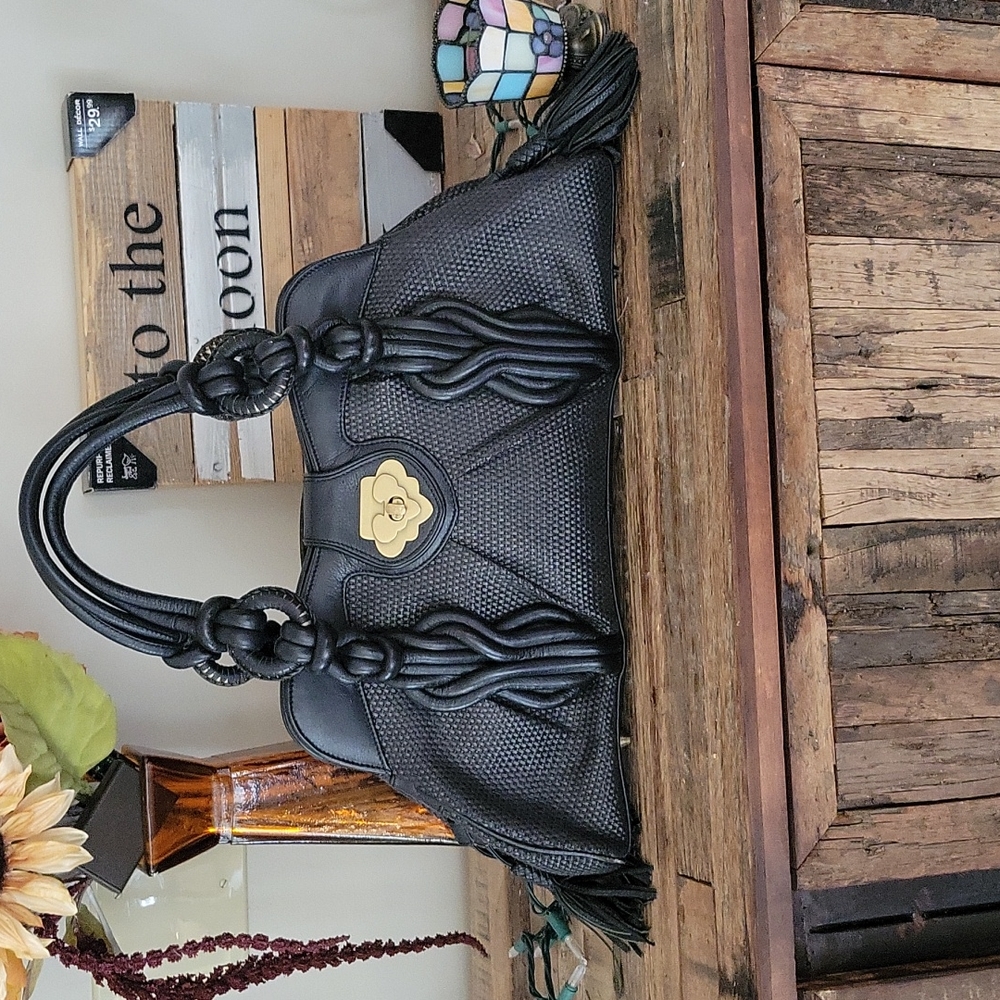 Shanghai tang black shoulder bag